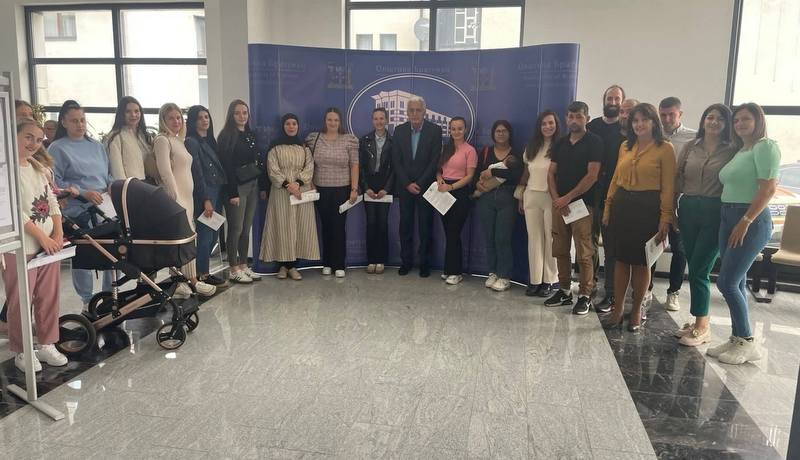 Bratunac nagradio mlade roditelje i najbolje studente