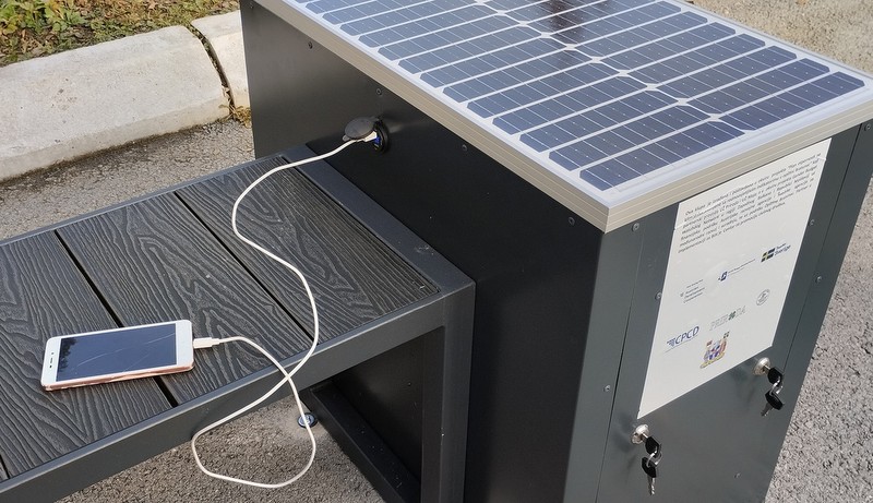 Bratunac dobio solarnu klupu