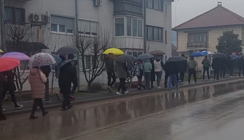 Protest protiv deponije u Bratuncu
