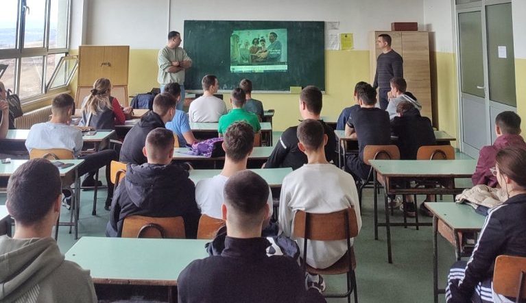 Učenici iz Srebrenice i Bratunca upoznati sa rizicima online sveta