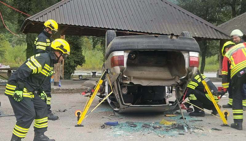 Obuka vatrogasaca-spasilaca u Bratuncu